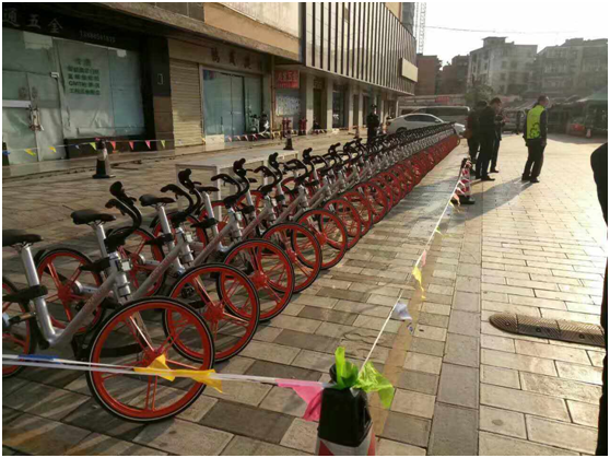 上午11點，云南天度投資集團有限公司、云紡商業區、昆明悅動文化傳播有限公司、云南北瑞兔司機新能源汽車科技有限公司、moblke摩拜單車許多商戶踴躍參加，由150余名志愿者組成的隊伍開始了浩浩蕩蕩的4公里公益徒步，目的是鼓勵大家使用零污染的交通工具，降低自然資源的耗損，同時也是為了讓市民能夠熟知這樣的出行方式，倡導綠色出行。